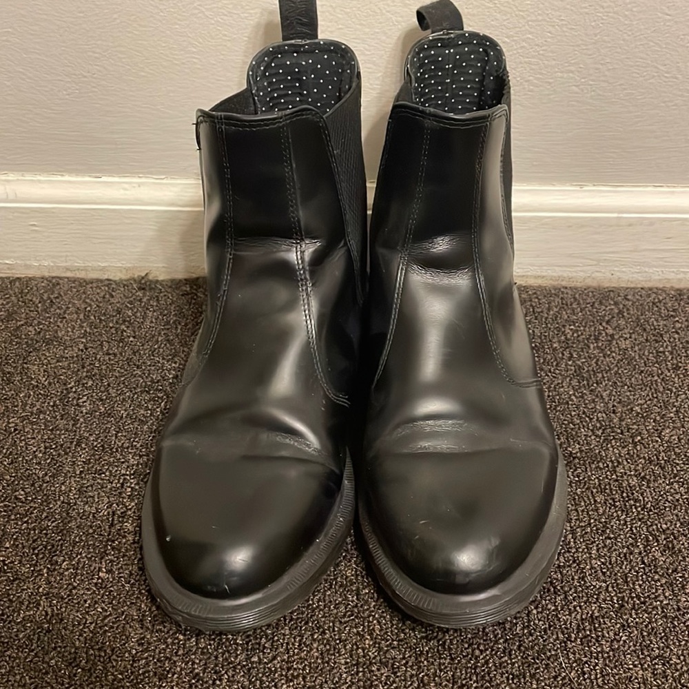 Dr martens doc martens womens slip on flora Chelsea boot size 9.